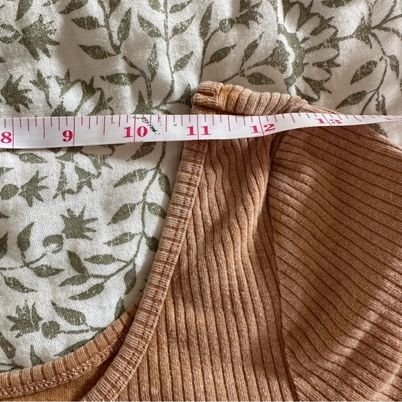 Wild Fable Tan Ribbed Women's Crop Top Medium Short Sleeves - Picture 4 of 7
